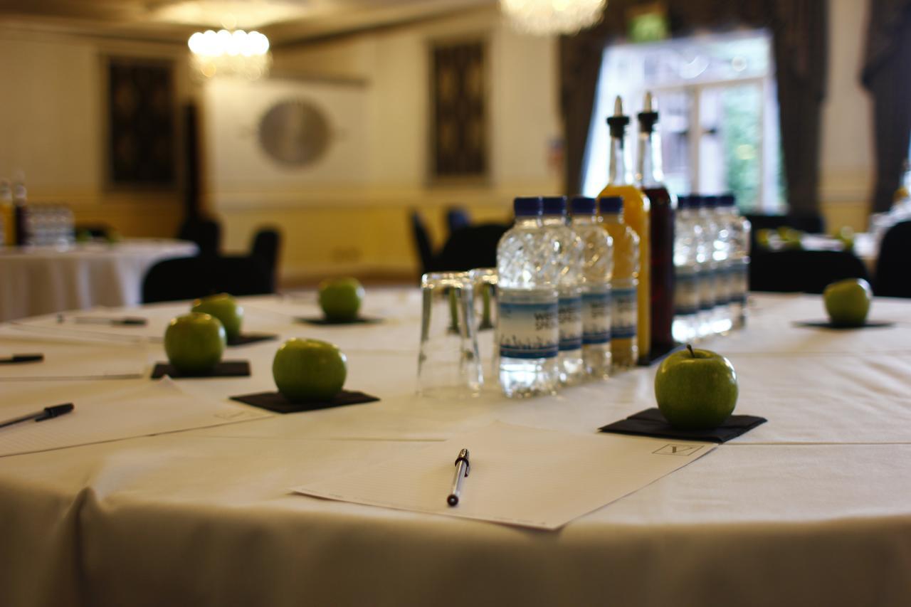 The Victoria Hotel Manchester By Compass Hospitality Oldham Exterior foto
